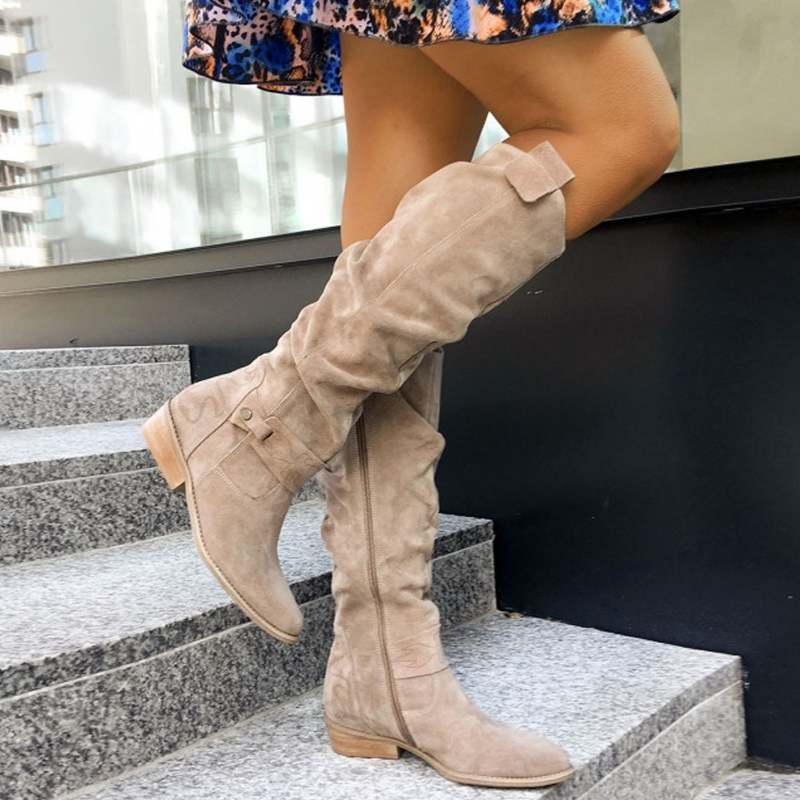 Sophie | Botas de Ante Altas con Tacón Block Moderno y Detalle Elegante de Hebilla