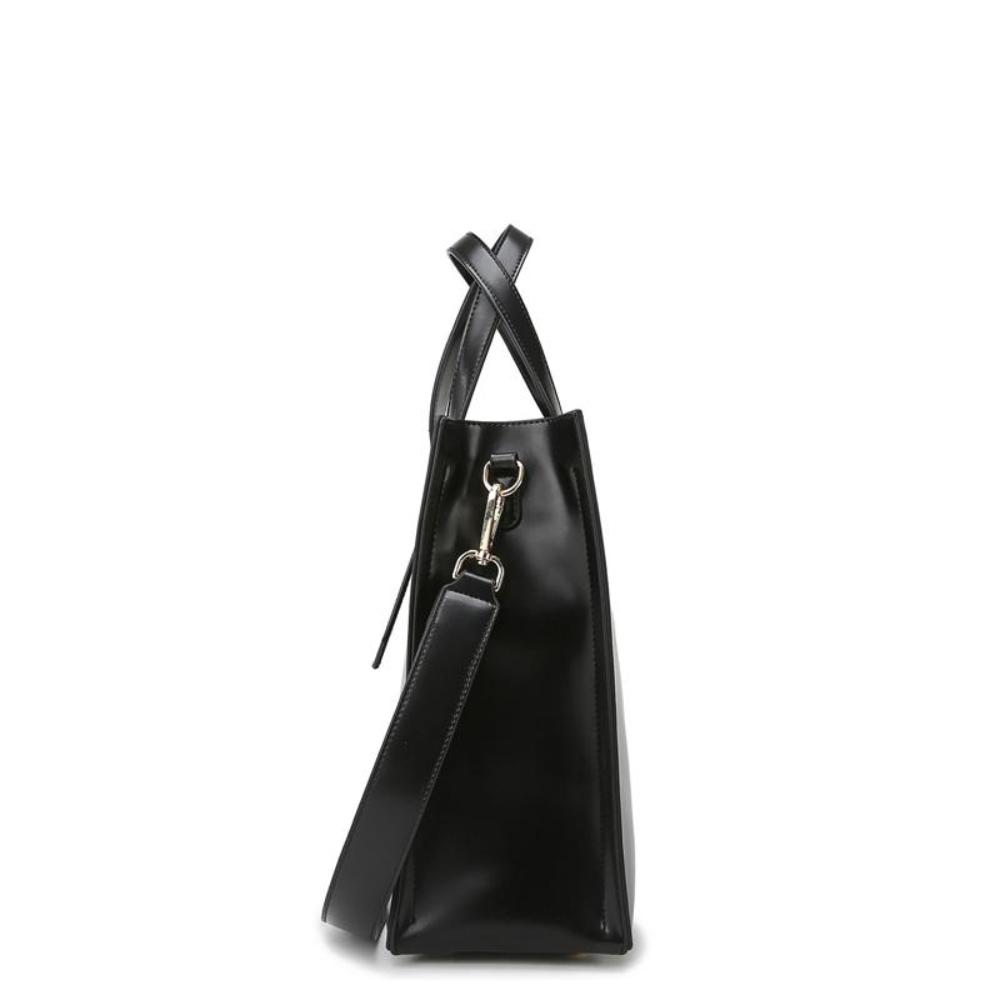 Elegante vestido minimalista de tela suave, cómodo para cualquier ocasión