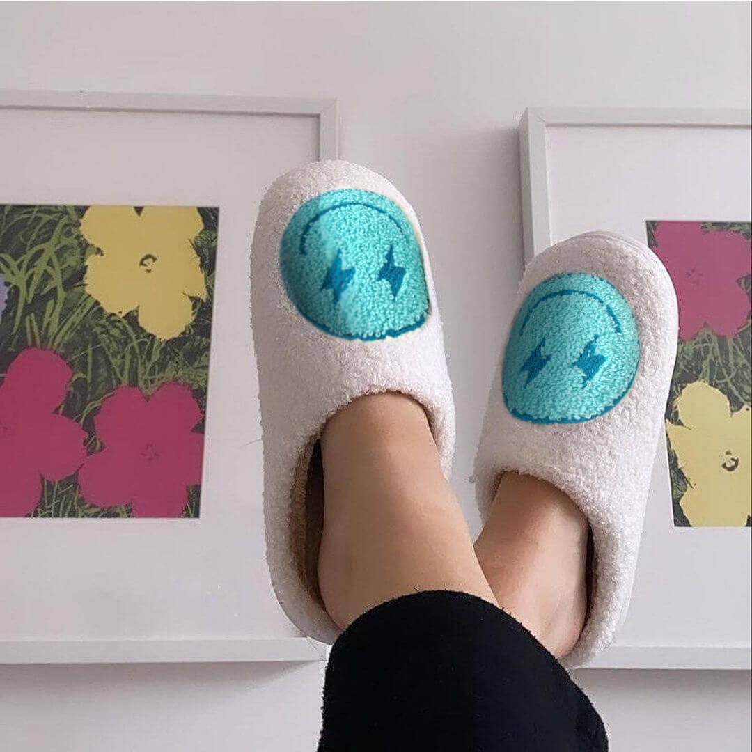 Pantuflas Jade Luxe Emoji - ¡La Combinación Perfecta de Comodidad y Estilo para Tu Ropa de Estar Diaria!