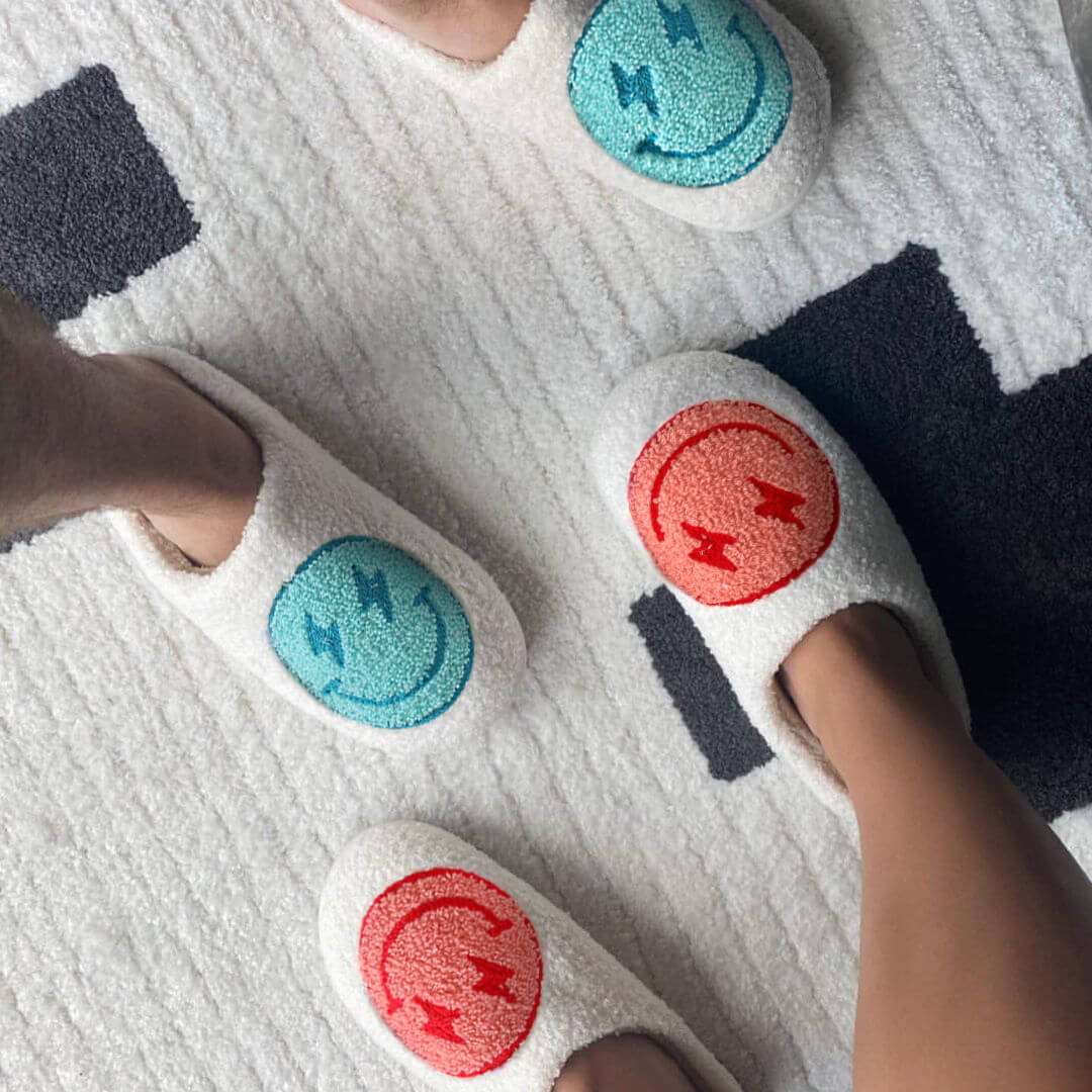 Pantuflas Jade Luxe Emoji - ¡La Combinación Perfecta de Comodidad y Estilo para Tu Ropa de Estar Diaria!