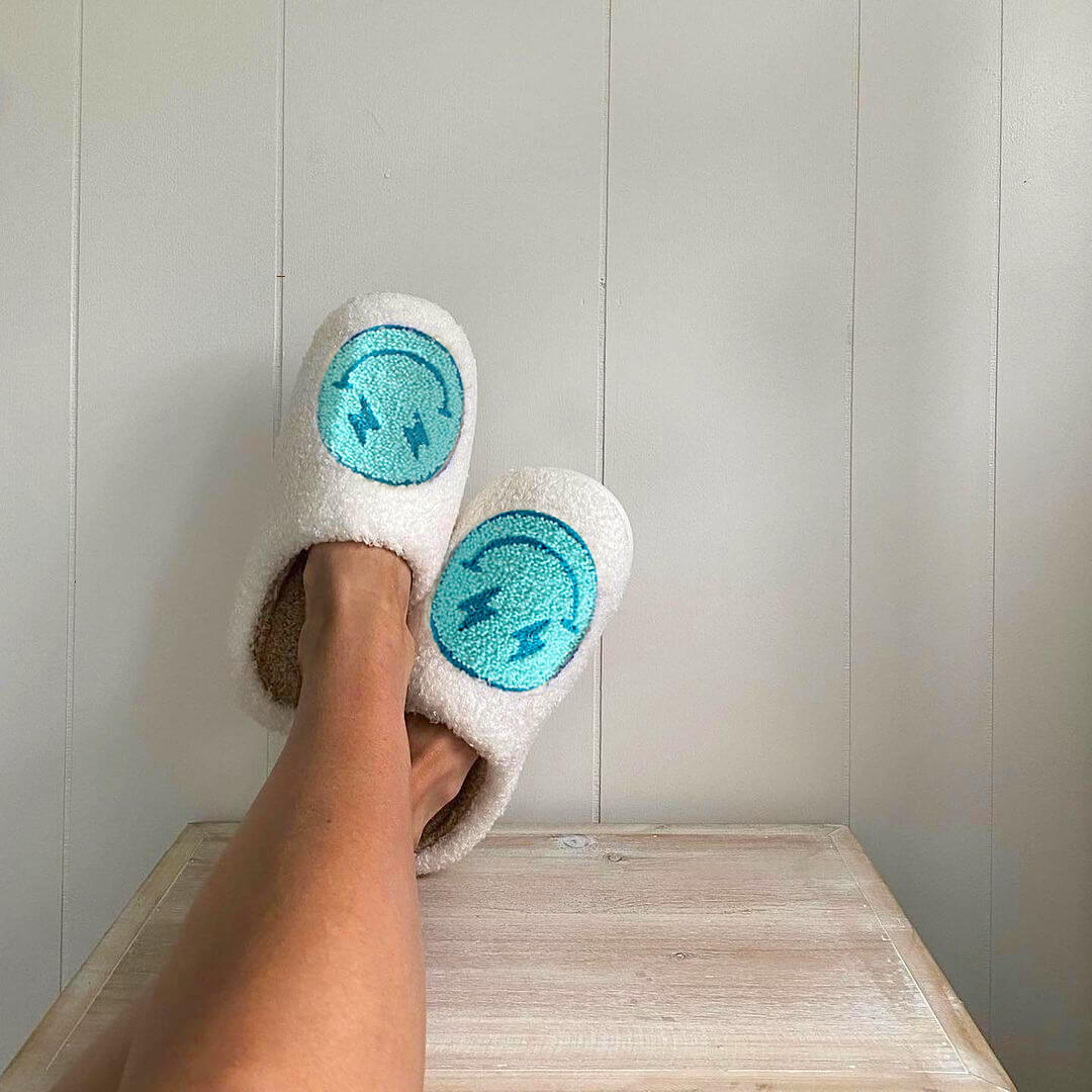 Pantuflas Jade Luxe Emoji - ¡La Combinación Perfecta de Comodidad y Estilo para Tu Ropa de Estar Diaria!