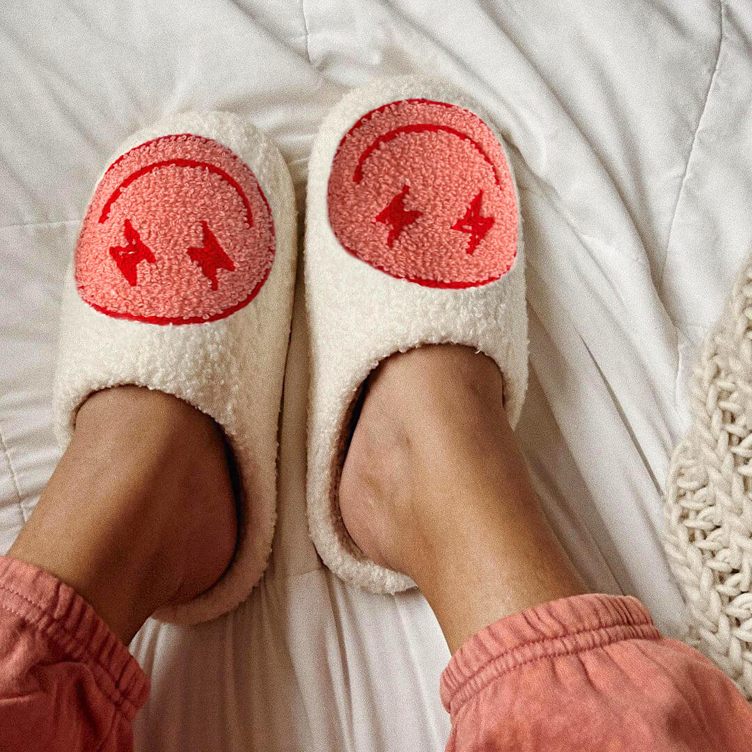 Pantuflas Jade Luxe Emoji - ¡La Combinación Perfecta de Comodidad y Estilo para Tu Ropa de Estar Diaria!
