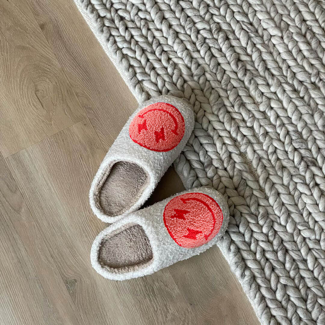 Pantuflas Jade Luxe Emoji - ¡La Combinación Perfecta de Comodidad y Estilo para Tu Ropa de Estar Diaria!