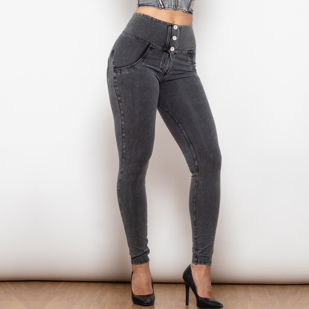 Jeans grises elegantes con una cintura alta favorecedora