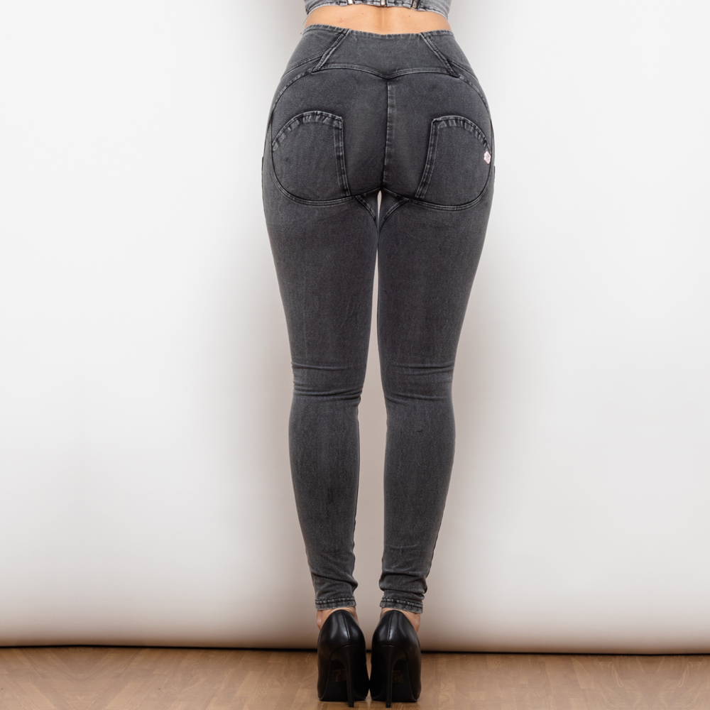 Jeans grises elegantes con una cintura alta favorecedora
