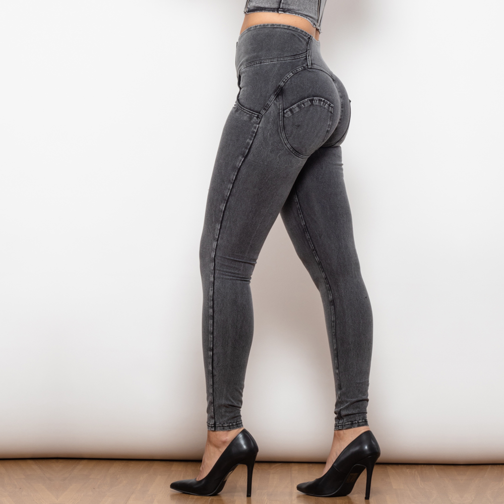 Jeans grises elegantes con una cintura alta favorecedora
