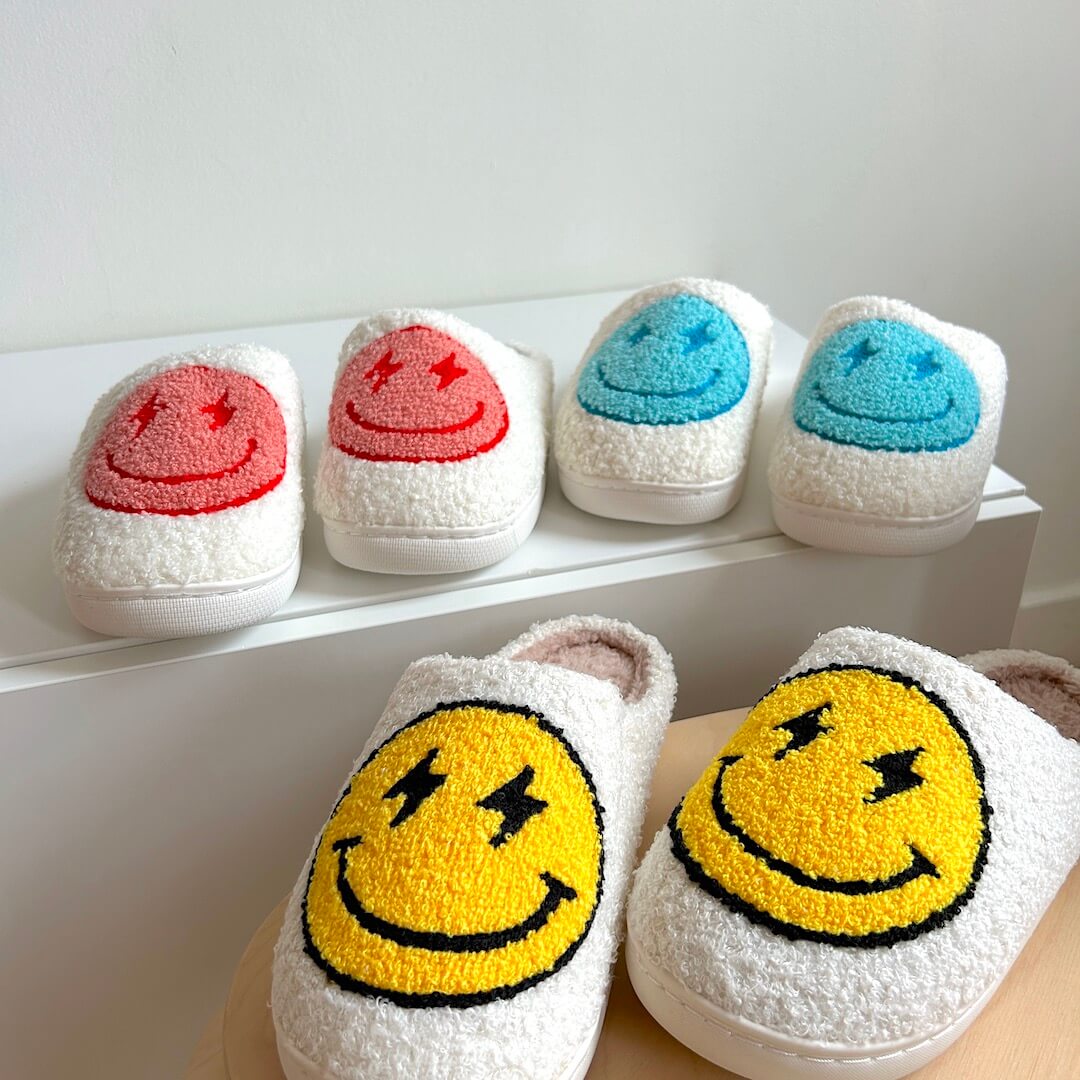 Pantuflas Jade Luxe Emoji - ¡La Combinación Perfecta de Comodidad y Estilo para Tu Ropa de Estar Diaria!