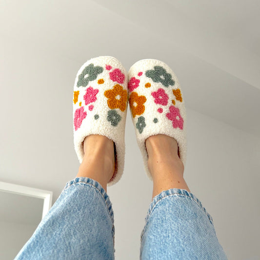 Pantuflas Livia Luxe con Diseño Floral - Comodidad Suprema con Forro de Felpa Suave y Suelas Antideslizantes Seguras