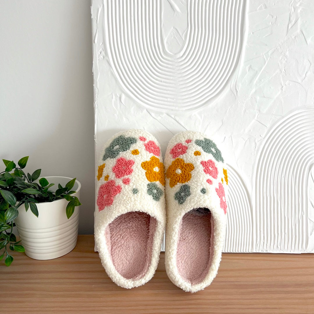 Pantuflas Livia Luxe con Diseño Floral - Comodidad Suprema con Forro de Felpa Suave y Suelas Antideslizantes Seguras