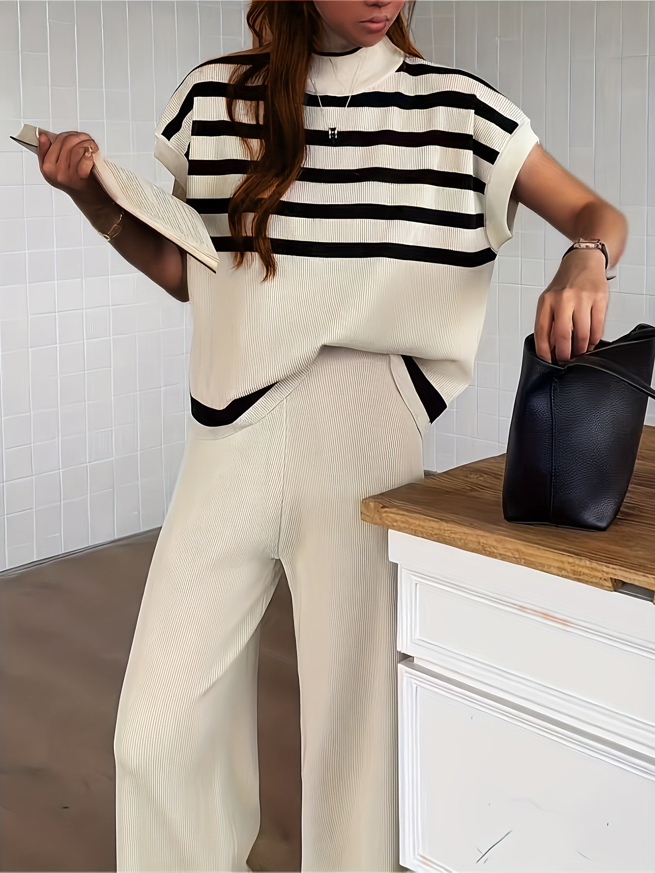 Taila - Conjunto Elegante para Mujer con Top de Punto a Rayas y Pantalón de Pierna Ancha