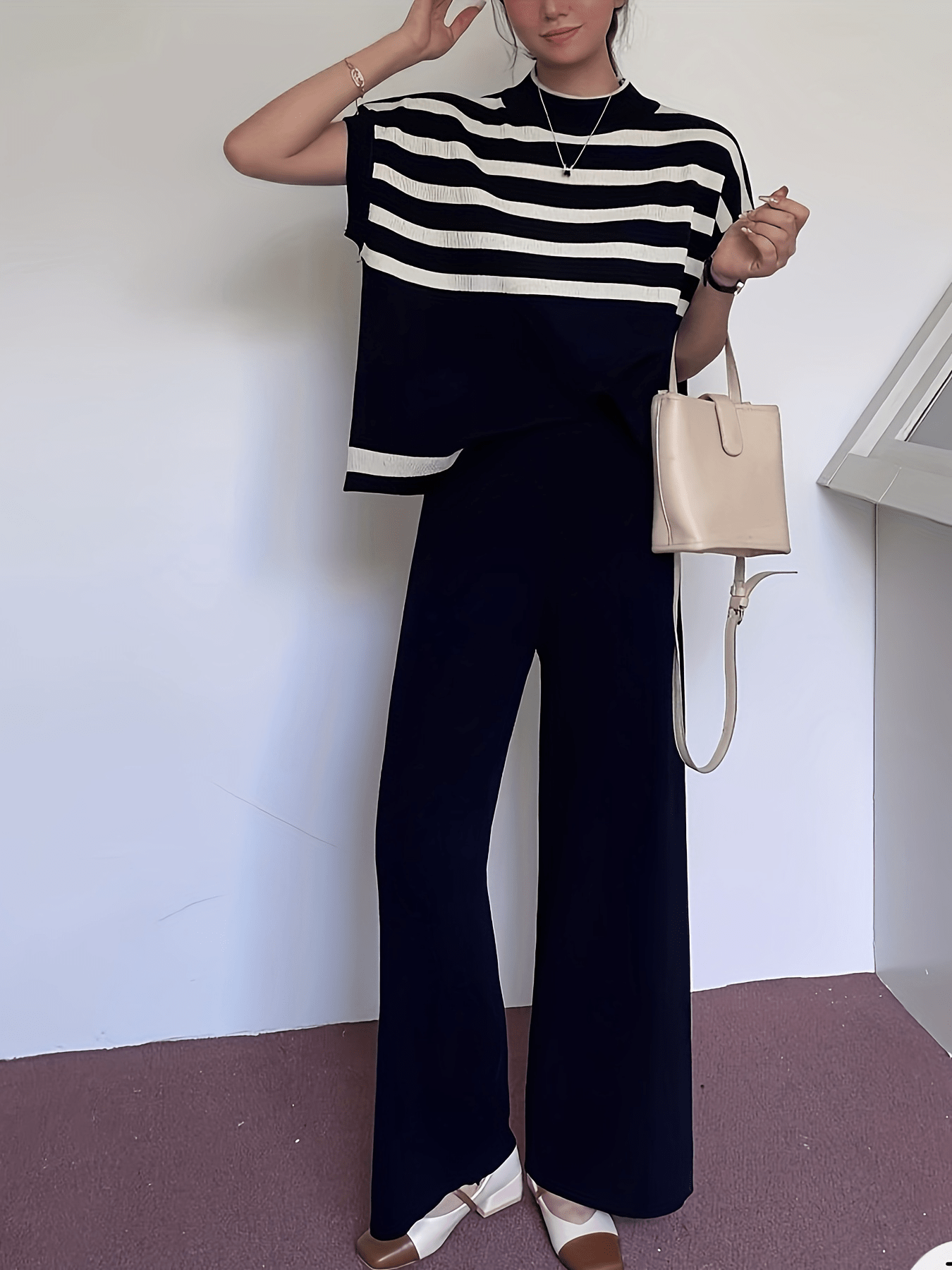 Taila - Conjunto Elegante para Mujer con Top de Punto a Rayas y Pantalón de Pierna Ancha