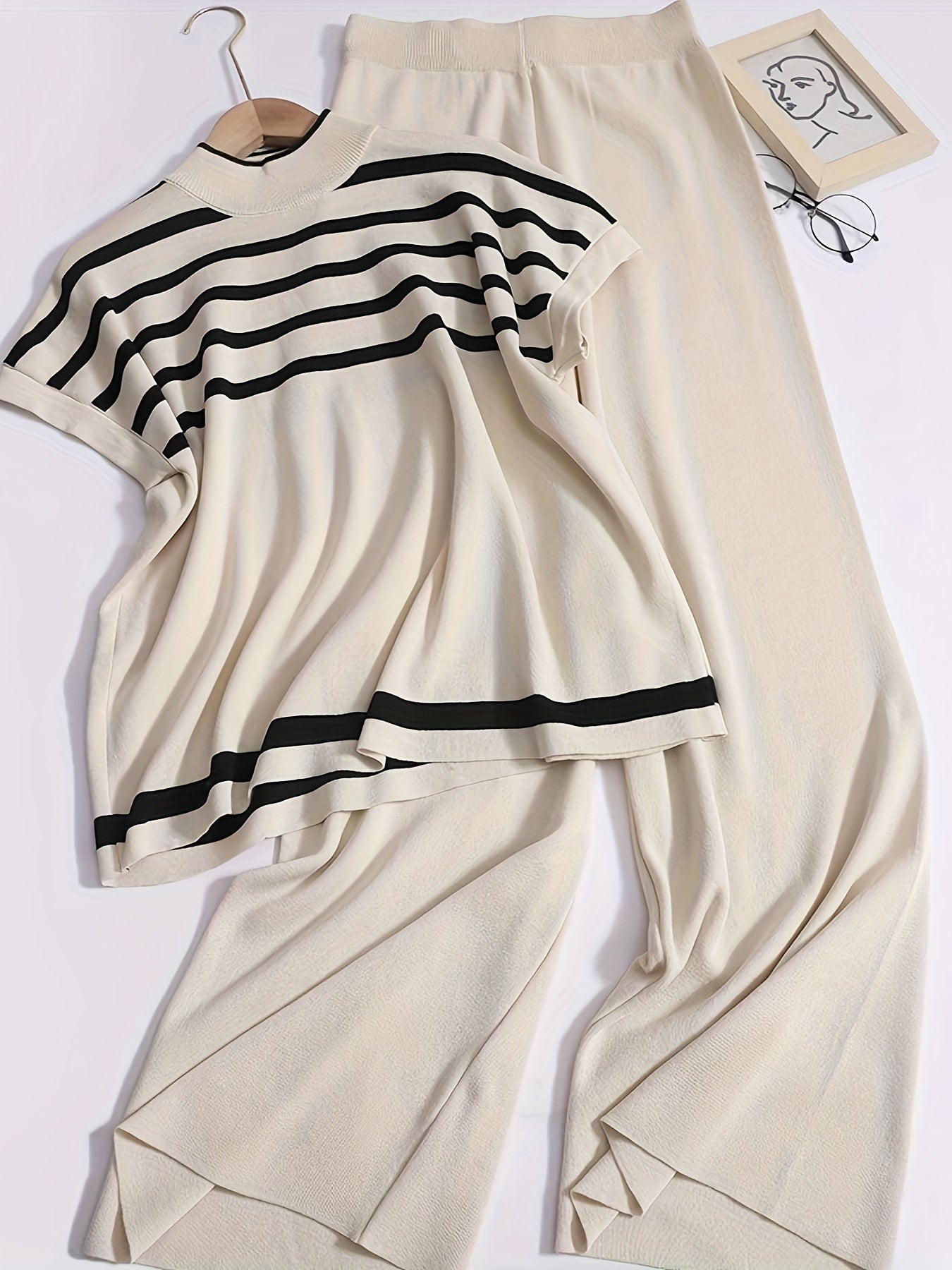 Taila - Conjunto Elegante para Mujer con Top de Punto a Rayas y Pantalón de Pierna Ancha