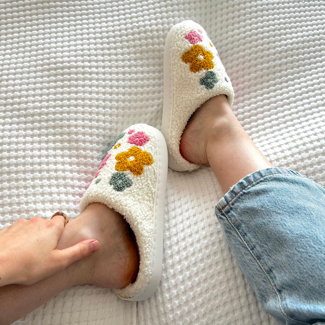 Pantuflas Livia Luxe con Diseño Floral - Comodidad Suprema con Forro de Felpa Suave y Suelas Antideslizantes Seguras