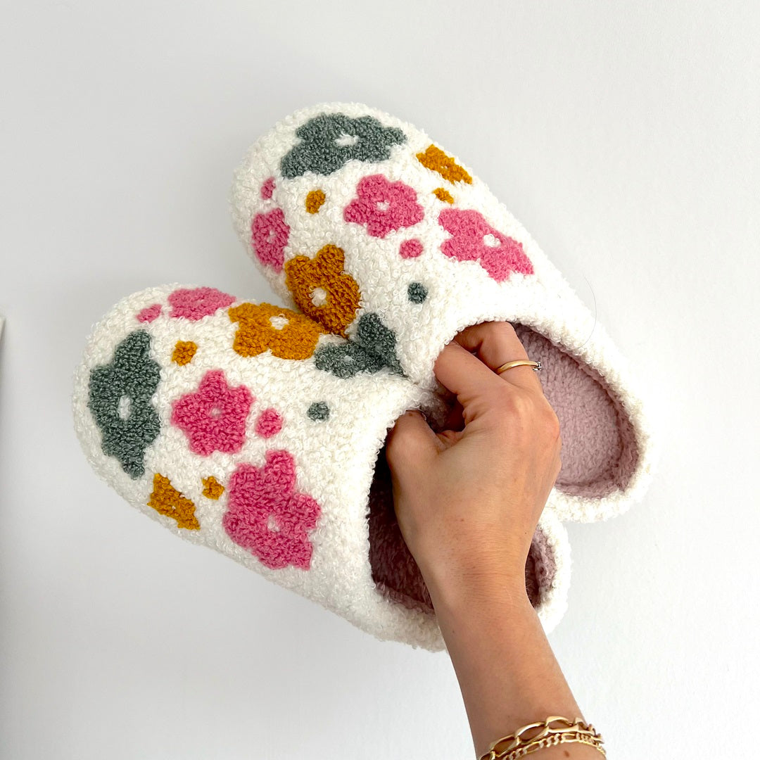 Pantuflas Livia Luxe con Diseño Floral - Comodidad Suprema con Forro de Felpa Suave y Suelas Antideslizantes Seguras