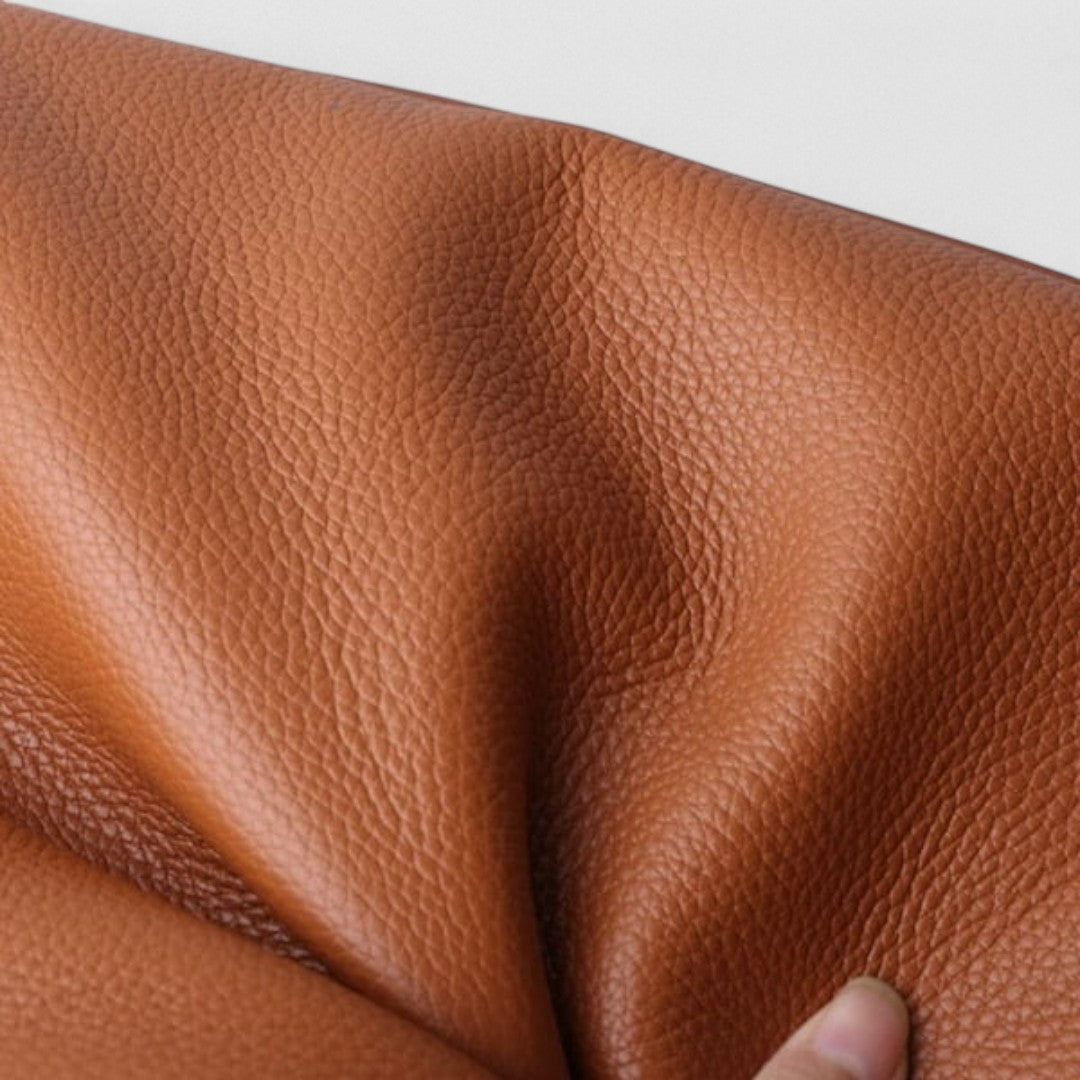 Bolso de mano con diseño atemporal y ajuste cómodo