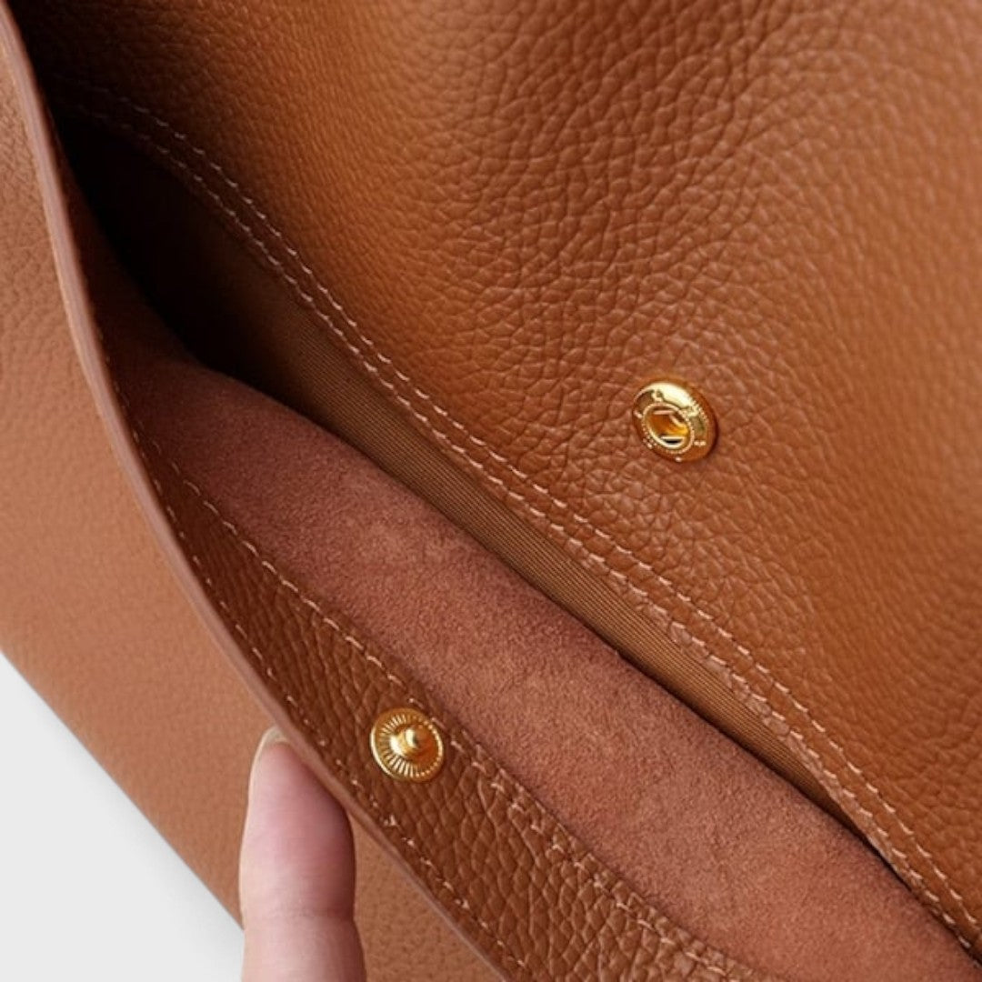 Bolso de mano con diseño atemporal y ajuste cómodo