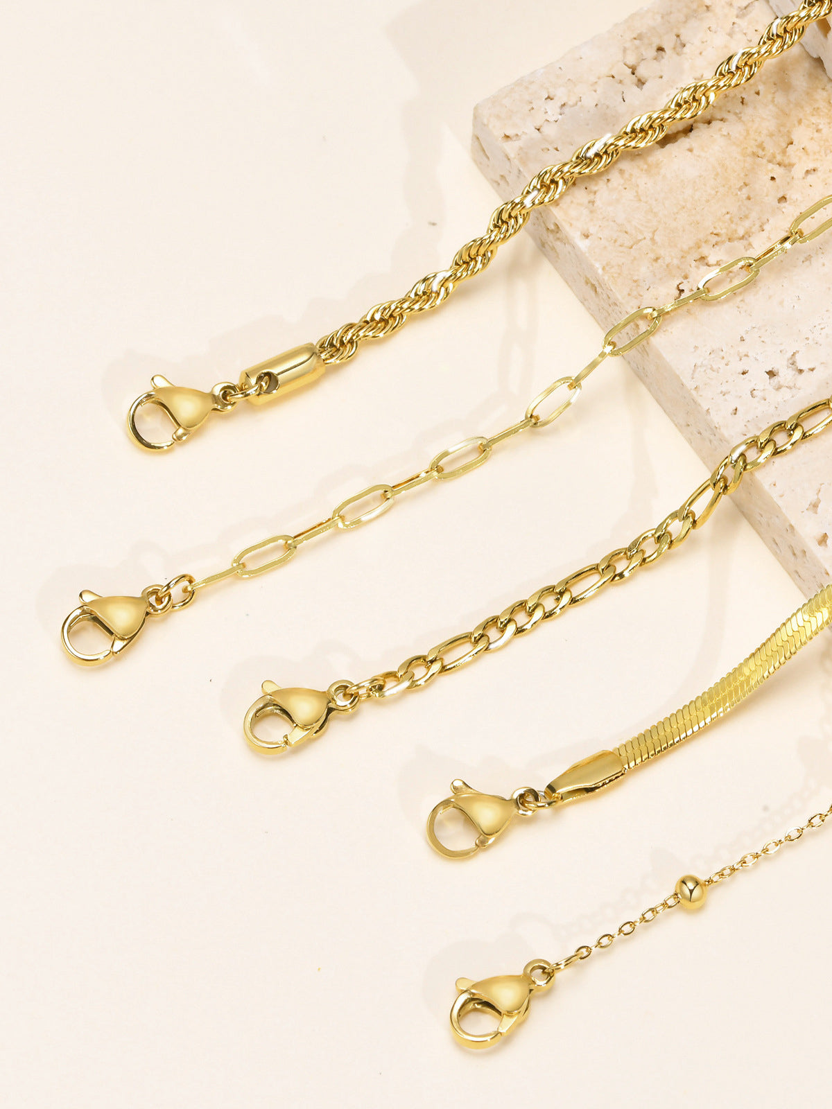Conjunto de 5 Pulseras de Cadena Geométrica de Oro