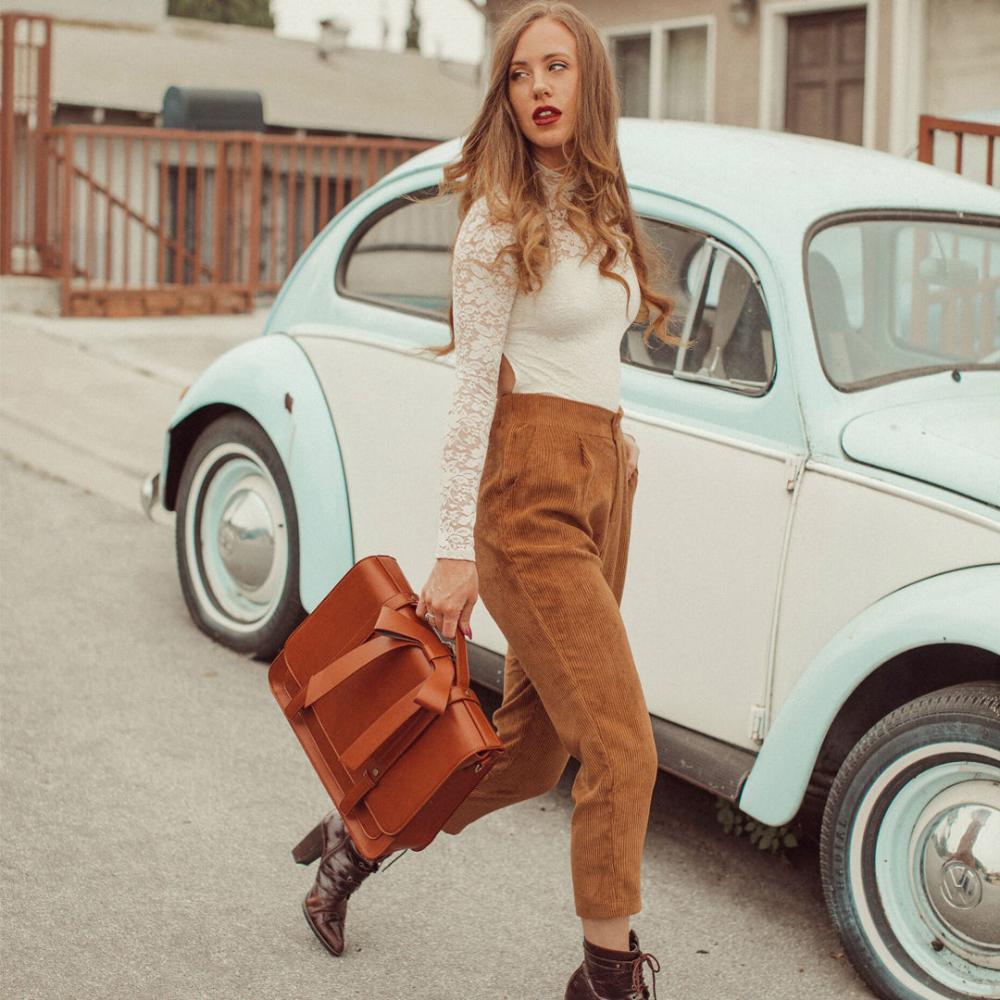 Bolso Retro Twist en azul-rosa, cómodo y atemporal para cualquier ocasión