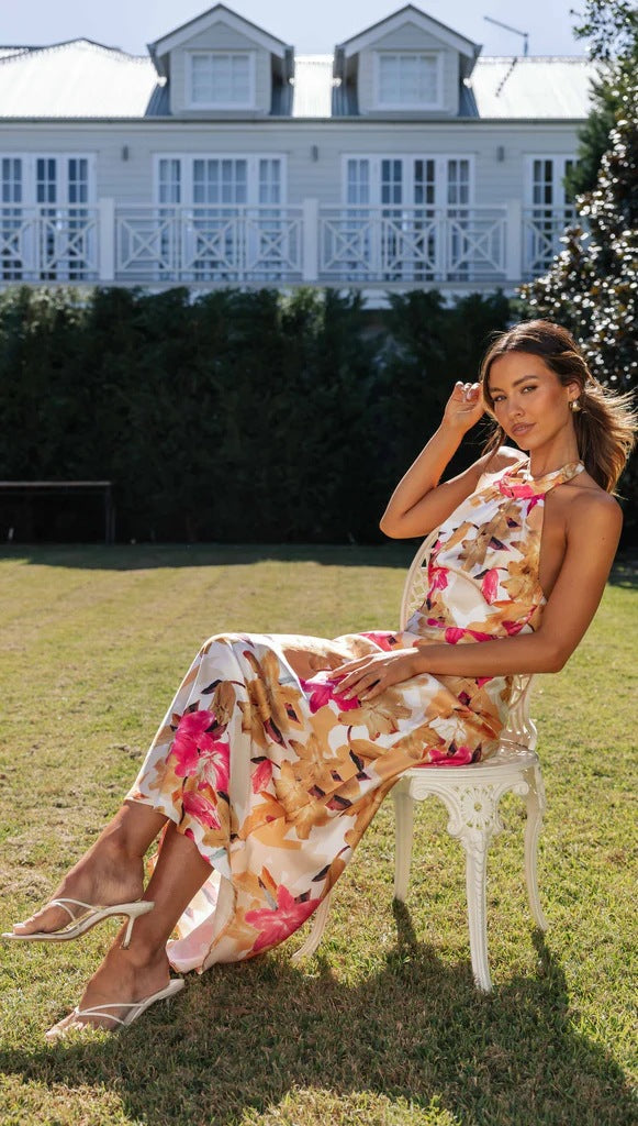 Emmie | Vestido maxi con flores y cuello halter