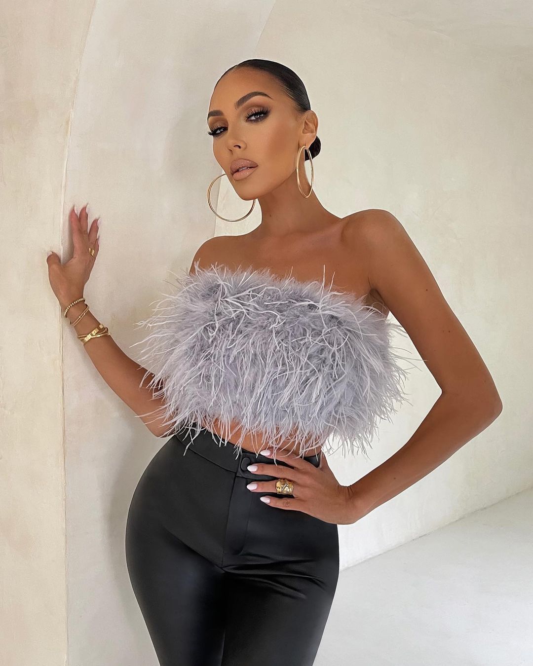 Yara | Elegante Top de Plumas