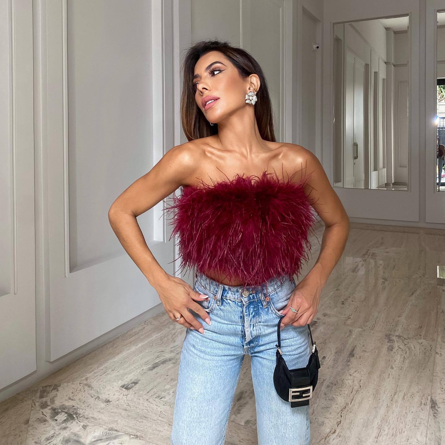 Yara | Elegante Top de Plumas