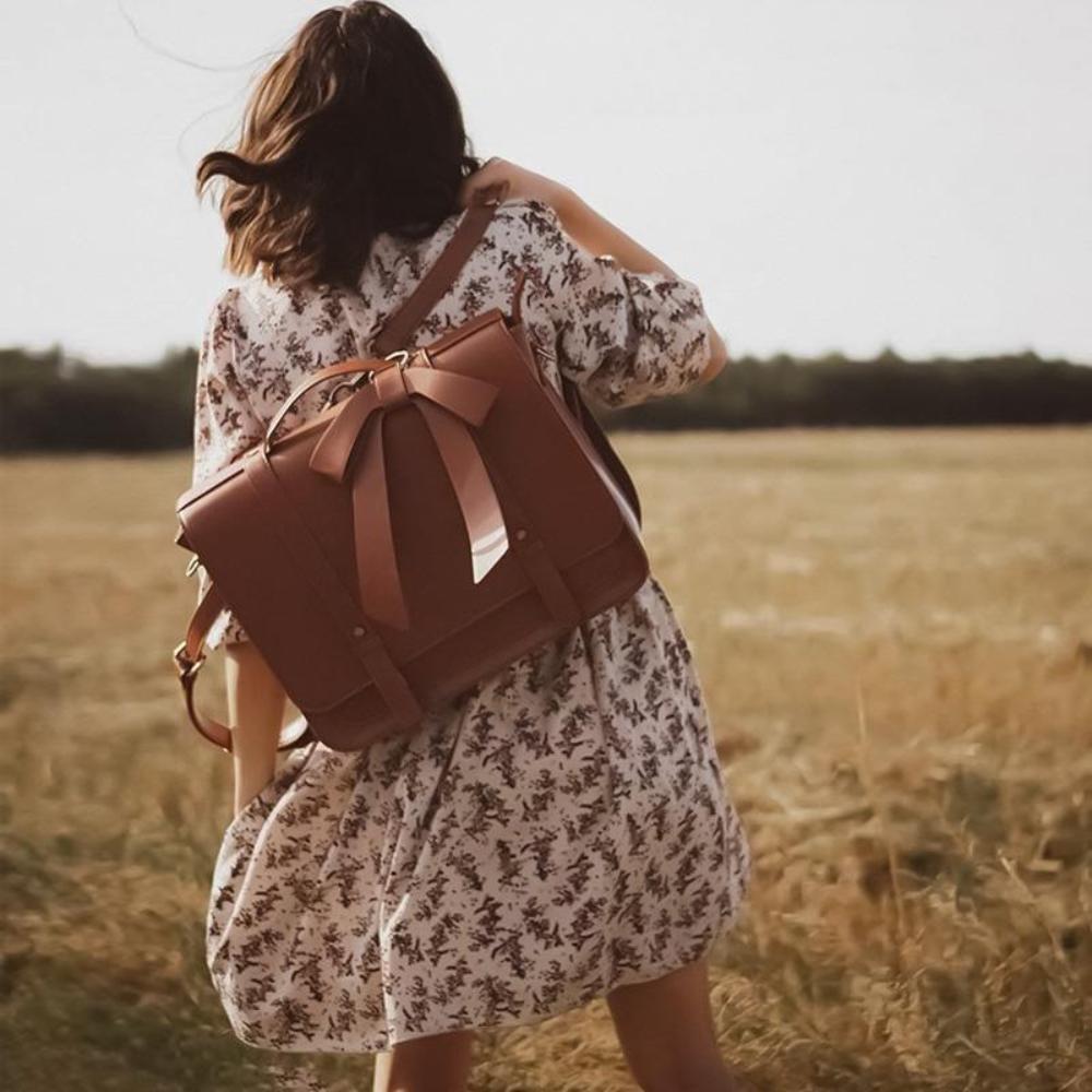 Bolso Retro Twist en azul-rosa, cómodo y atemporal para cualquier ocasión